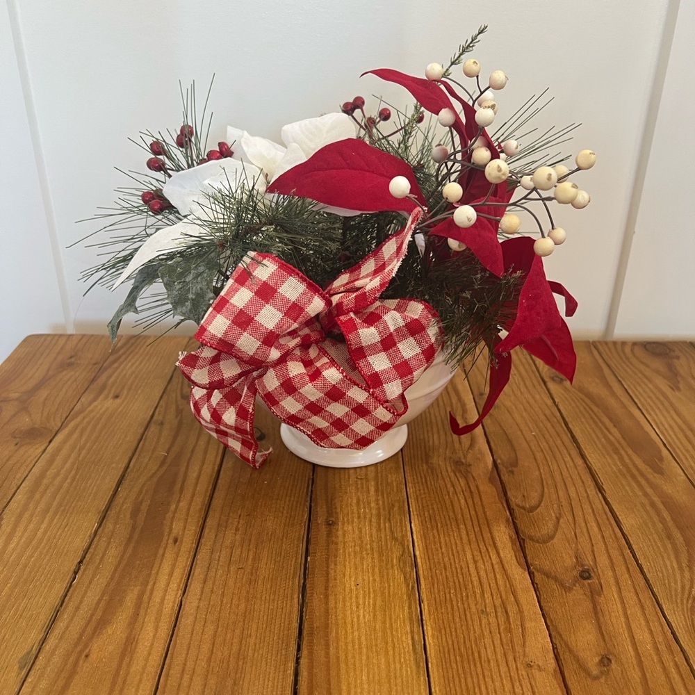 Festive Red and White Holiday Floral Arrangement